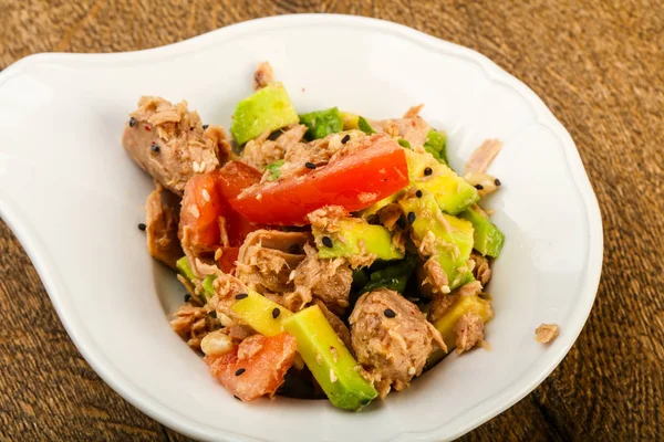 Tuna Avocado Salad Tomato Served Sesame Seeds — Stock Photo, Image