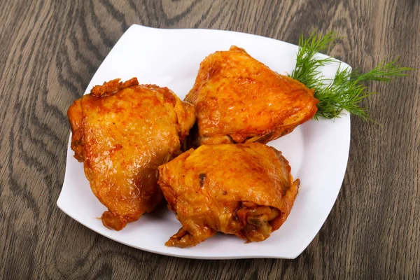 Paha Ayam Panggang Dengan Saus Tomat — Stok Foto