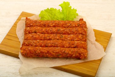 Çiğ Dana sosis ızgara için