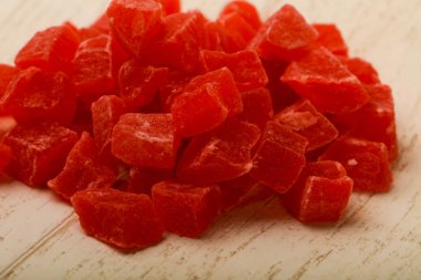 Kuru papaya yığın ahşap arka plan üzerinde