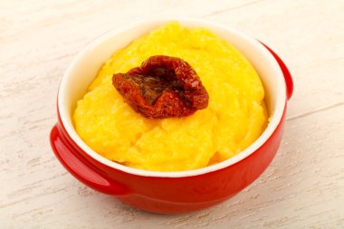 Kuru domatesli Polenta.
