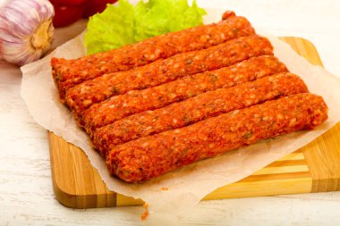 Çiğ Dana sosis ızgara için