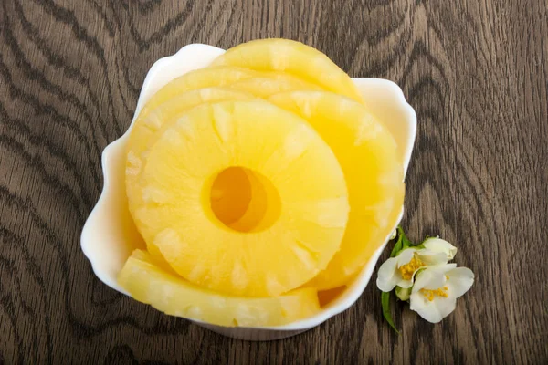 Canned pineapple rings in the bowl