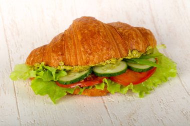 Vegan kruvasan sebzeli