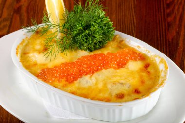 Kırmızı havyar ile Somon cocotte