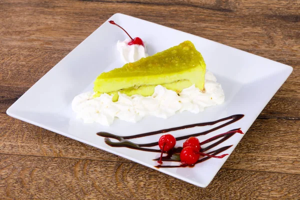 Dolce Formaggio Con Kiwi Panna — Foto Stock