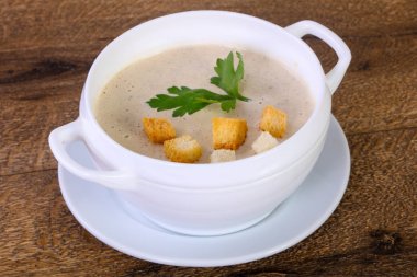 kremalı mantar çorbası maydanoz ile