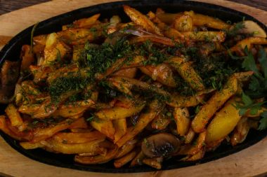 Pan dereotu ile kavrulmuş patates