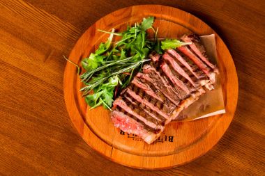 Kan ile sığır eti biftek