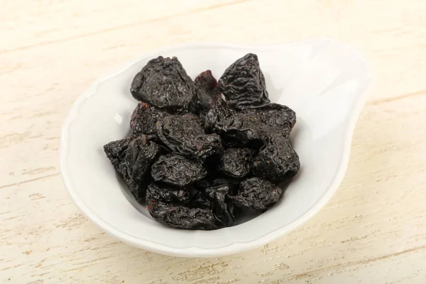 Tas Prunes Séchées Dans Bol Sur Fond Bois — Photo