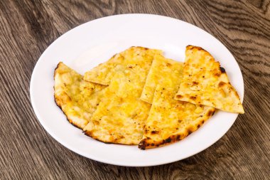 Hint ekmek - Naan peynir ve sarımsak ile