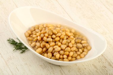 Dereotu şubesi ile kasede beyaz börülce