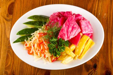 Pickked sebze - lahana, biber, salatalık