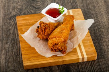 Ketçap ile çıtır tavuk budu