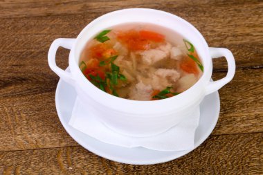 Havuçlu ve otlu tavuk çorbası