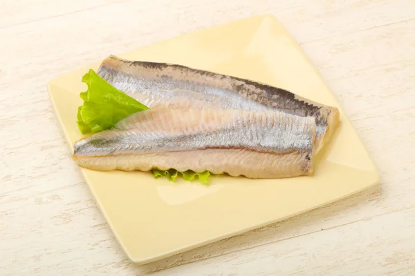 Heringsfilet Über Salatblättern Fertig Zum Essen — Stockfoto