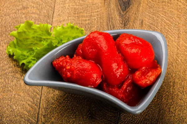 Kase suyu ile soyulmuş domates