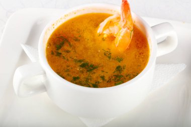 Baharat beyaz masada karides çorbası