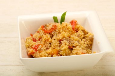 Etli ve sebzeli kuskus.