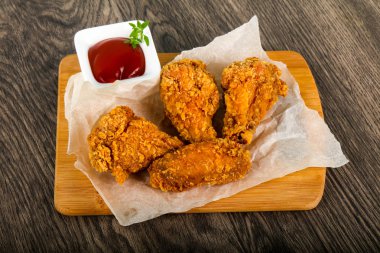 Ketçap ile çıtır tavuk kanatları