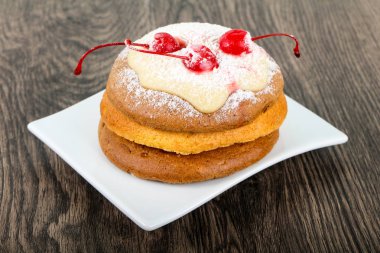 Kiraz ve shugar tozu ile gözleme