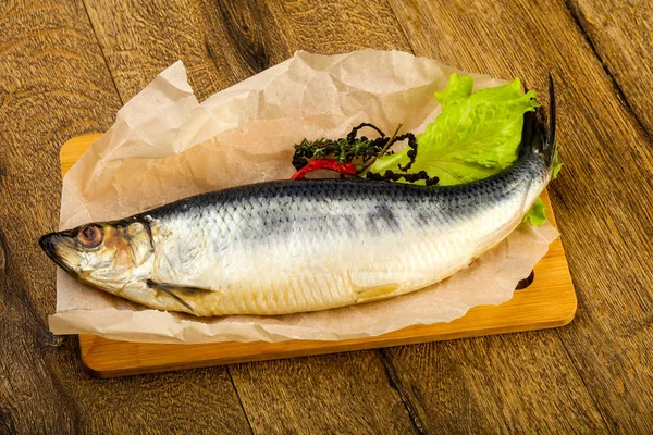 Biber ve baharatlı tuzlu ringa balığı.