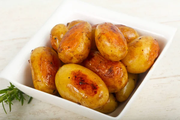 Patata Joven Horno Con Romero Plato Blanco — Foto de Stock