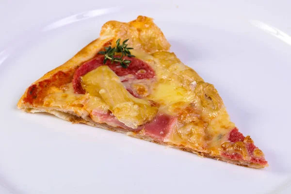 Вкусная Пицца Ветчиной Сосисками — стоковое фото