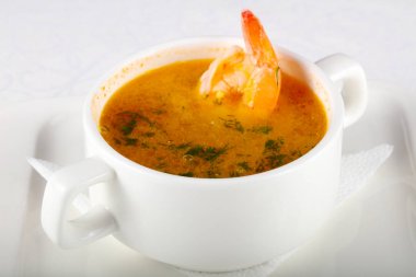 Baharatlı karides çorbası