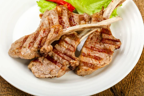 Grilled Lamb Tomato Sauce Served Salad Leaves — Stock Photo, Image