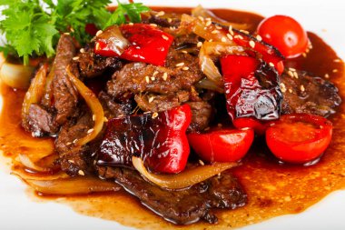 Domates soslu istiridye içinde sığır eti