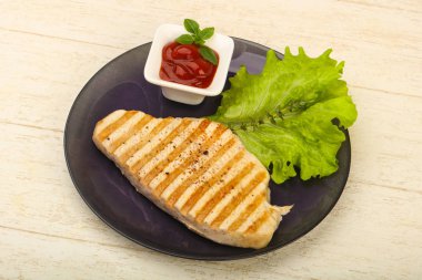 Baharatlar ve sos ızgara hindi biftek