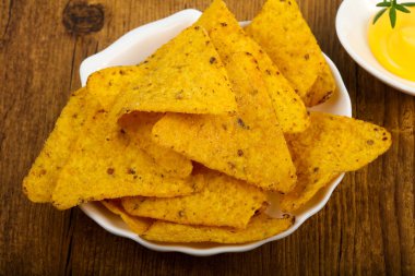 Nacho peynirli sos ile