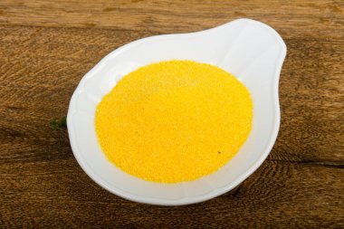 Ham polenta yemek pişirmek için hazır
