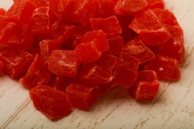 Kuru papaya yığın ahşap arka plan üzerinde