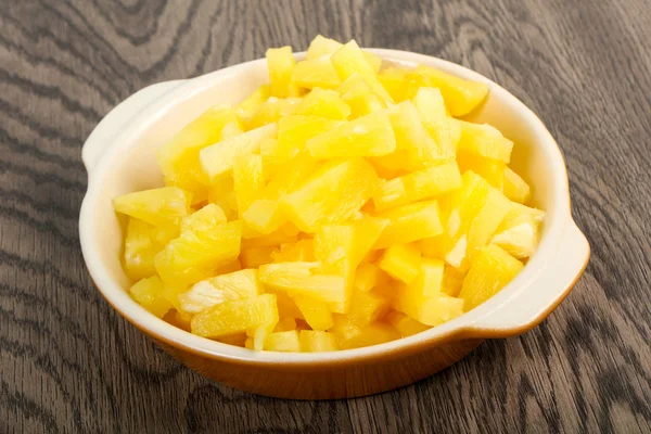 Canned pineapple in the bowl