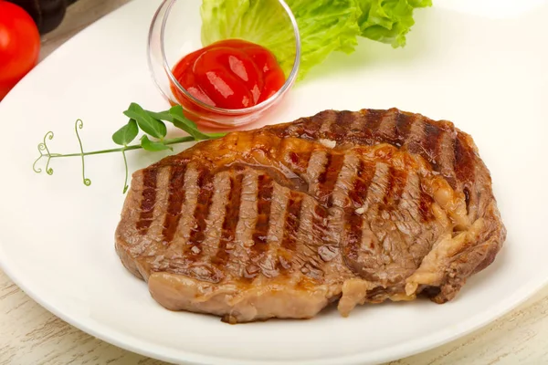 Gegrilde Rib Eye Steak Met Saus — Stockfoto