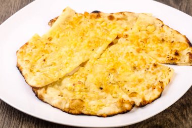 Hint ekmek - Naan peynir ve sarımsak ile