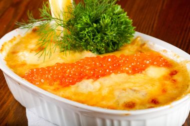 Kırmızı havyar ile Somon cocotte