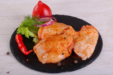 Marine edilmiş tavuk uyluk için ızgara ve Barbekü