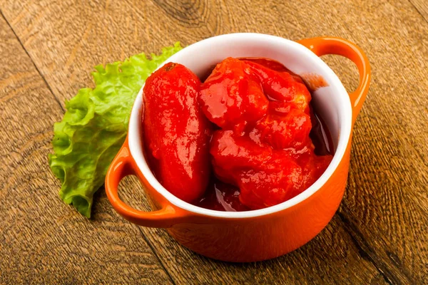 Tomates Pelées Avec Jus Dans Bol — Photo