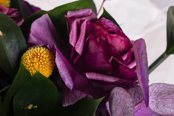 Romantikstrauß Mit Verschiedenen Blumen — Stockfoto