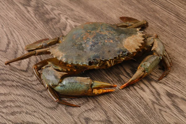 Rohe Krabbe Über Dem Hölzernen Hintergrund Bereit Zum Kochen — Stockfoto