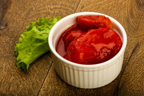 Geschälte Tomaten Mit Saft Der Schüssel — Stockfoto