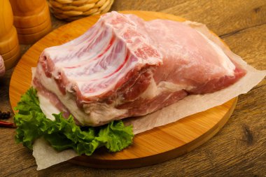 Pişirme için çiğ domuz eti