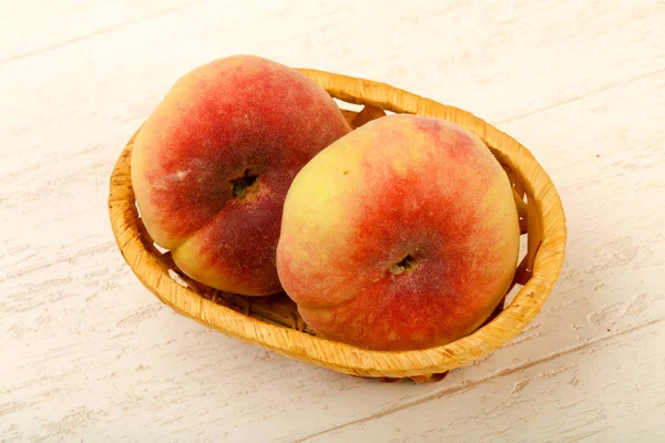 Tatlı ve sulu şeftali