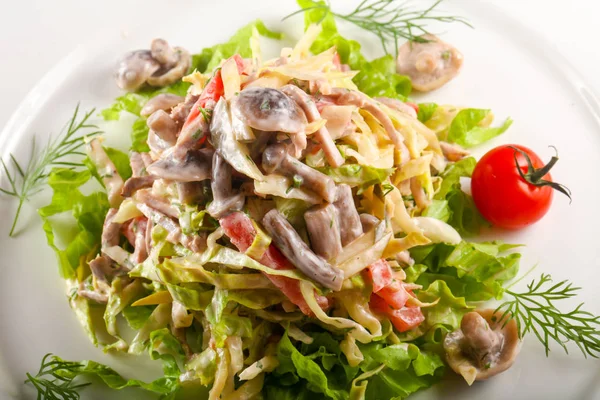 Insalata Funghi Sottaceto Piatto Bianco — Foto Stock