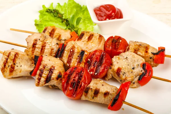 Izgara hindi şiş domates ve biber ile