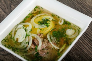 Beyaz et çorbası - kuzu veya dana eti ile Hashlama