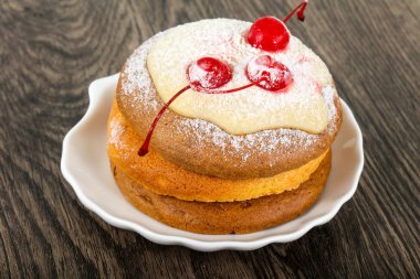 Kiraz ve shugar tozu ile gözleme